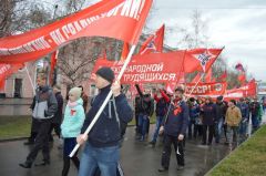 Барнаульские коммунисты провели первомайские демонстрацию и митинг